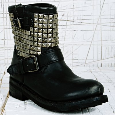 SCHWARZE FRAUEN BOOTS